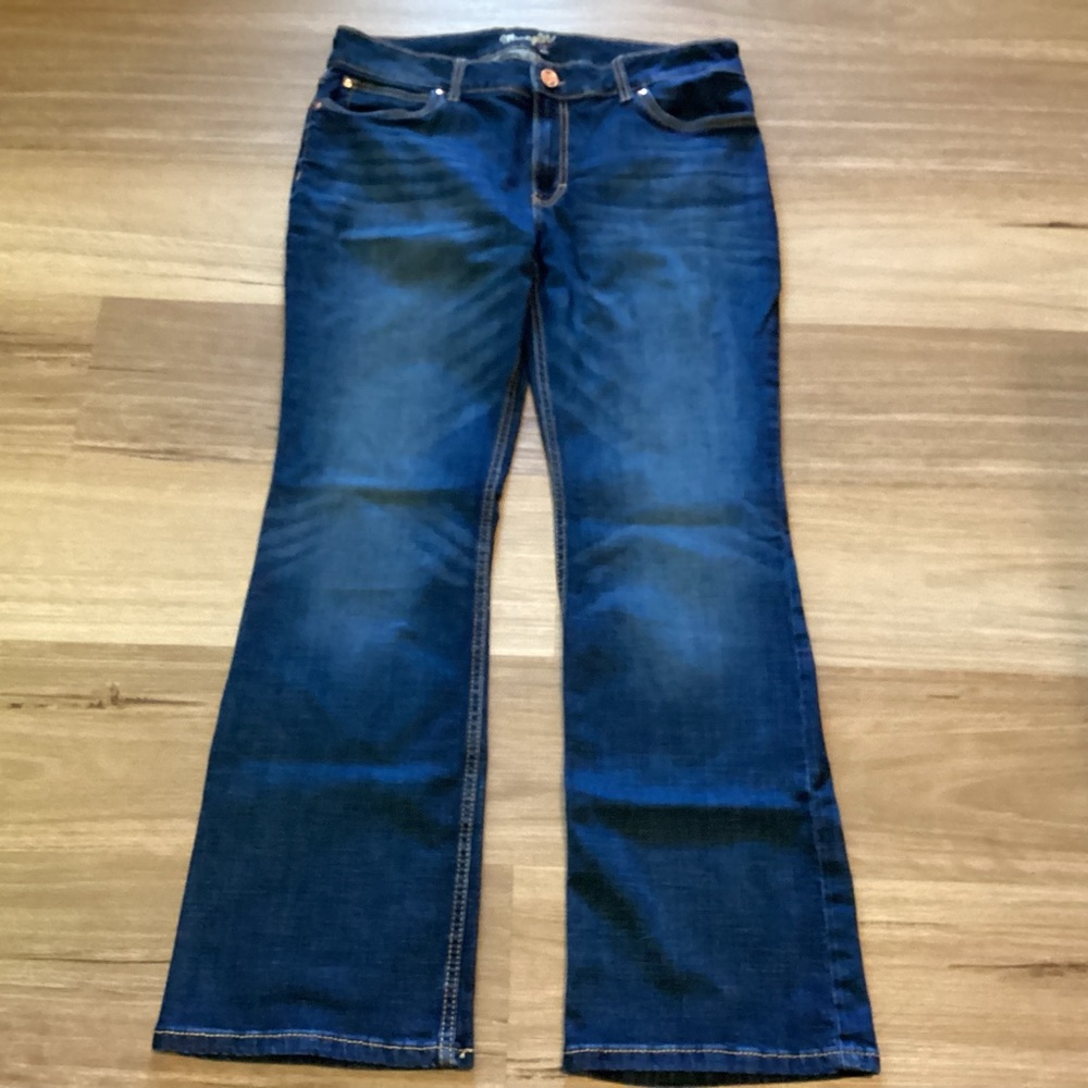 Wrangler Women's Dark Blue Bootcut Jeans with Embroidered Back Pockets